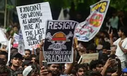 जंतर-मंतर पर हो रहा विरोध-प्रदर्शन हमें भारतीय लोकतंत्र के बारे में क्या बताता है? जंतर-मंतर पर हो रहा विरोध-प्रदर्शन हमें भारतीय लोकतंत्र के बारे में क्या बताता है?