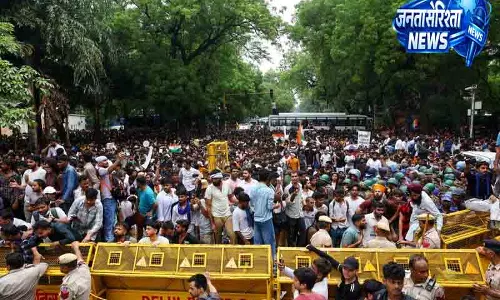 Delhi में CJP मार्च उग्र, लाठीचार्ज के बाद भी नहीं हटे प्रदर्शनकारी Delhi में CJP मार्च उग्र, लाठीचार्ज के बाद भी नहीं हटे प्रदर्शनकारी
