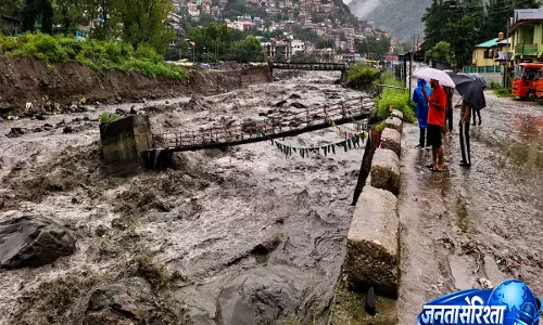 कुल्लू में भारी बारिश का रेड अलर्ट, स्कूल-कॉलेज बंद, बाढ़ और भूस्खलन का खतरा कुल्लू में भारी बारिश का रेड अलर्ट, स्कूल-कॉलेज बंद, बाढ़ और भूस्खलन का खतरा