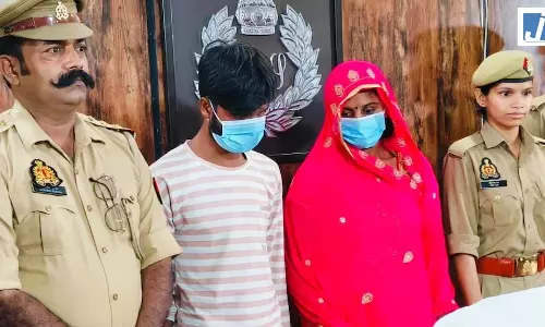 OMG! मौसी के बेटे संग घर में ही की चोरी, बेड के नीचे बेहोश होने का किया नाटक; फिर ऐसे खुला राज OMG! मौसी के बेटे संग घर में ही की चोरी, बेड के नीचे बेहोश होने का किया नाटक; फिर ऐसे खुला राज