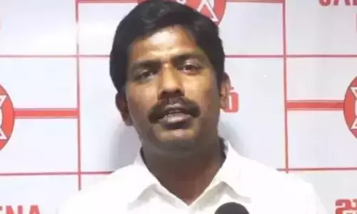 जन सेना नेता ने 100 करोड़ रुपये के GVMC टैक्स रियायत घोटाले का आरोप लगाया जन सेना नेता ने 100 करोड़ रुपये के GVMC टैक्स रियायत घोटाले का आरोप लगाया