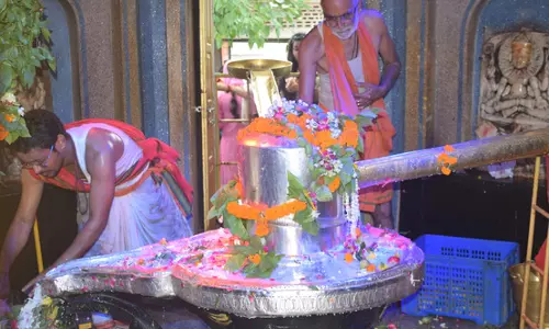 Siliguri: श्रावण के पहले सोमवार पर शिव मंदिरों में गूंजे हर-हर महादेव Siliguri: श्रावण के पहले सोमवार पर शिव मंदिरों में गूंजे हर-हर महादेव