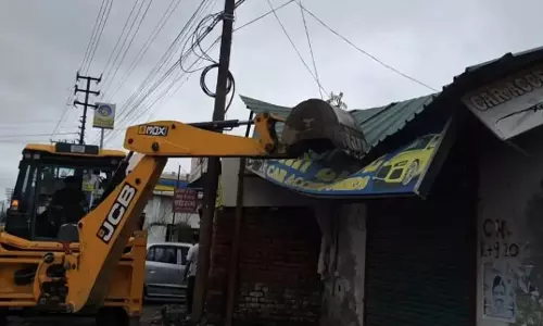 Haldwani: नालों-नालियों पर चला निगम का अतिक्रमण हटाओ अभियान Haldwani: नालों-नालियों पर चला निगम का अतिक्रमण हटाओ अभियान