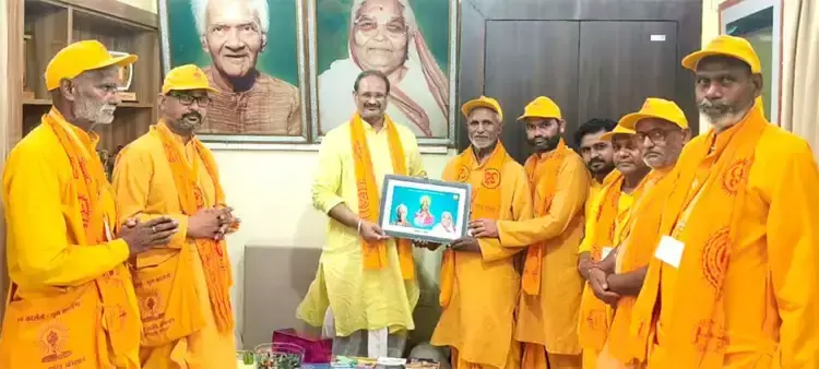 Haridwar: गोमुख से गंगासागर तक की पदयात्रा का शांतिकुंज में स्वागत Haridwar: गोमुख से गंगासागर तक की पदयात्रा का शांतिकुंज में स्वागत