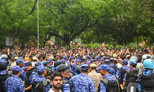 सीजेपी प्रोटेस्ट मामले में दिल्ली पुलिस ने अब तक 5 एफआईआर दर्ज की, वीडियो फुटेज से आरोपियों की पहचान जारी सीजेपी प्रोटेस्ट मामले में दिल्ली पुलिस ने अब तक 5 एफआईआर दर्ज की, वीडियो फुटेज से आरोपियों की पहचान जारी
