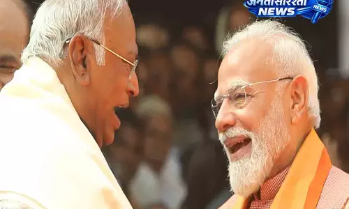 PM Modi ने खड़गे को जन्मदिन की बधाई दी, उनके लंबे और स्वस्थ जीवन की कामना की PM Modi ने खड़गे को जन्मदिन की बधाई दी, उनके लंबे और स्वस्थ जीवन की कामना की