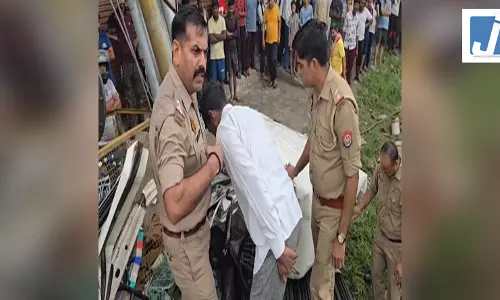 सरिया से भरा ट्रक नाले में पलटा, चालक की दर्दनाक मौत, दो घंटे तक चला रेस्क्यू ऑपरेशन सरिया से भरा ट्रक नाले में पलटा, चालक की दर्दनाक मौत, दो घंटे तक चला रेस्क्यू ऑपरेशन