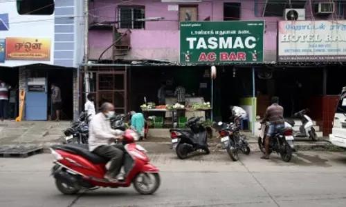 तमिलनाडु: टीएएसएमएसी शराब खरीद नीति में बदलाव, सभी मैन्युफैक्चरर्स से बराबर मात्रा में खरीदने पर जोर तमिलनाडु: टीएएसएमएसी शराब खरीद नीति में बदलाव, सभी मैन्युफैक्चरर्स से बराबर मात्रा में खरीदने पर जोर