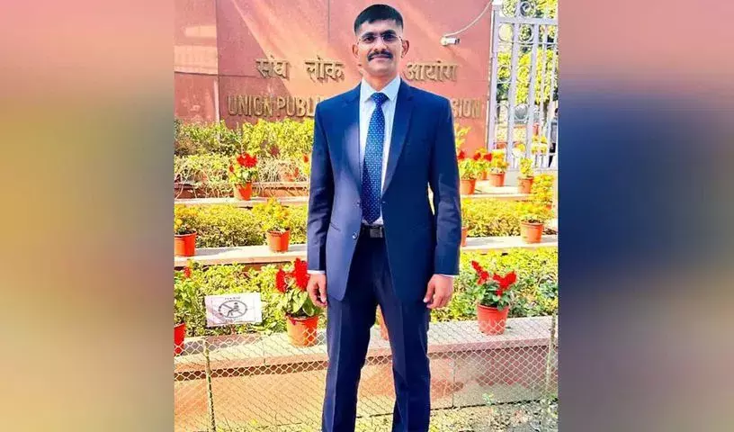 हैदराबाद में प्रशिक्षु IPS उदय कृष्ण रेड्डी पर यौन उत्पीड़न और आत्महत्या के प्रयास का आरोप है हैदराबाद में प्रशिक्षु IPS उदय कृष्ण रेड्डी पर यौन उत्पीड़न और आत्महत्या के प्रयास का आरोप है