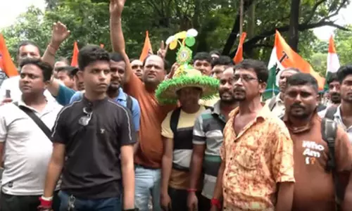 कोलकाता में शहीद दिवस की तीन रैलियों को लेकर पुलिस हाईअलर्ट पर कोलकाता में शहीद दिवस की तीन रैलियों को लेकर पुलिस हाईअलर्ट पर