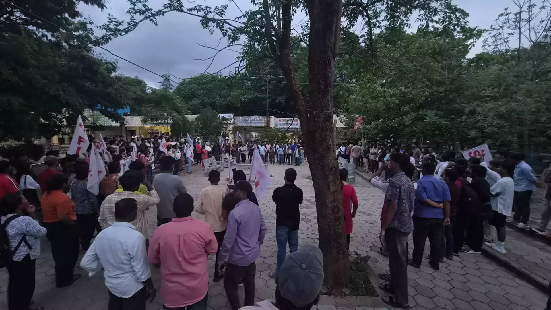 हैदराबाद वासियों ने सीजेपी आंदोलन के समर्थन में विरोध प्रदर्शन का नेतृत्व किया हैदराबाद वासियों ने सीजेपी आंदोलन के समर्थन में विरोध प्रदर्शन का नेतृत्व किया