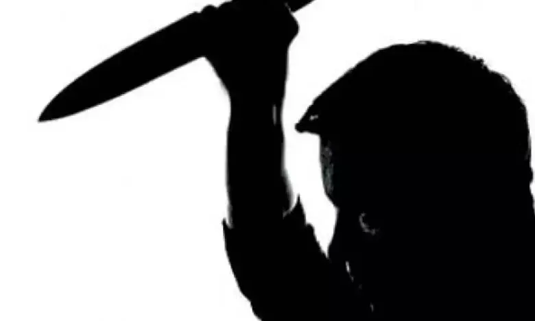 Telangana: एनकुरु पुलिस स्टेशन में आदमी ने पत्नी पर चाकू से हमला किया Telangana: एनकुरु पुलिस स्टेशन में आदमी ने पत्नी पर चाकू से हमला किया