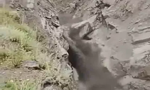 Himachal: कुदरत के कहर से लाहौल के गांव कटे Himachal: कुदरत के कहर से लाहौल के गांव कटे