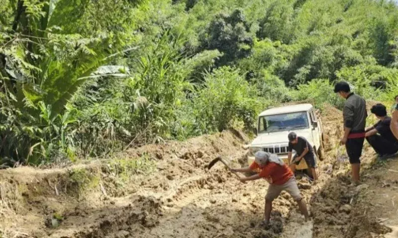 Manipur: तामेंगलोंग-टौसेम सड़क के तुरंत पुनर्निर्माण की उठी मांग Manipur: तामेंगलोंग-टौसेम सड़क के तुरंत पुनर्निर्माण की उठी मांग