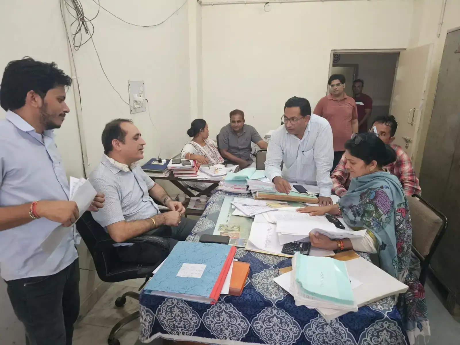 Hisar: हिसार में सीएम फ्लाइंग की कार्रवाई, उप तहसील से दस्तावेज कब्जे में Hisar: हिसार में सीएम फ्लाइंग की कार्रवाई, उप तहसील से दस्तावेज कब्जे में