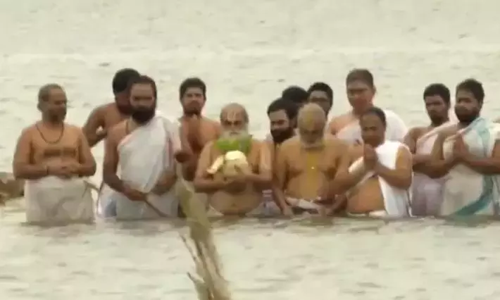Telangana: चिलकुर बालाजी मंदिर में बारिश के लिए विशेष प्रार्थना आयोजित की जाती है Telangana: चिलकुर बालाजी मंदिर में बारिश के लिए विशेष प्रार्थना आयोजित की जाती है