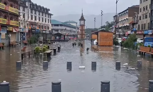 Srinagar: शहर में जलभराव की समस्या, नगर निगम आयुक्त ने लिया हालात का जायजा Srinagar: शहर में जलभराव की समस्या, नगर निगम आयुक्त ने लिया हालात का जायजा