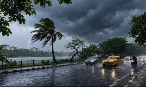 Kolkata: मानसून की रफ्तार तेज, पश्चिम बंगाल में लगातार बरस रहे बादल Kolkata: मानसून की रफ्तार तेज, पश्चिम बंगाल में लगातार बरस रहे बादल