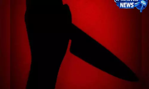 Khammam: थाने के भीतर पत्नी पर चाकू से हमला, पति गिरफ्तार Khammam: थाने के भीतर पत्नी पर चाकू से हमला, पति गिरफ्तार