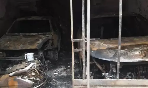 New Delhi: भीषण आग से दहला फतेह नगर, दमकल टीम ने किया रेस्क्यू ऑपरेशन New Delhi: भीषण आग से दहला फतेह नगर, दमकल टीम ने किया रेस्क्यू ऑपरेशन