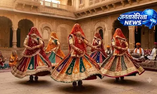 राजस्थानी घूमर की अनोखी कहानी, परंपरा से शाही दरबार तक का सफर राजस्थानी घूमर की अनोखी कहानी, परंपरा से शाही दरबार तक का सफर
