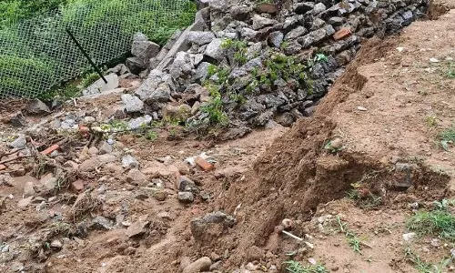 Jammu: NH-44 पर पहाड़ से गिरे पत्थर, यातायात व्यवस्था प्रभावित Jammu: NH-44 पर पहाड़ से गिरे पत्थर, यातायात व्यवस्था प्रभावित