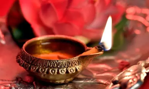 दीपक जलाने के ये विशेष उपाय बना सकते हैं बिगड़े काम, जानें क्या कहता है ज्योतिष दीपक जलाने के ये विशेष उपाय बना सकते हैं बिगड़े काम, जानें क्या कहता है ज्योतिष