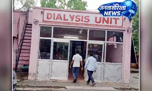 डायलिसिस मरीज की सुई निकालकर पीटा, मचा हड़कंप डायलिसिस मरीज की सुई निकालकर पीटा, मचा हड़कंप
