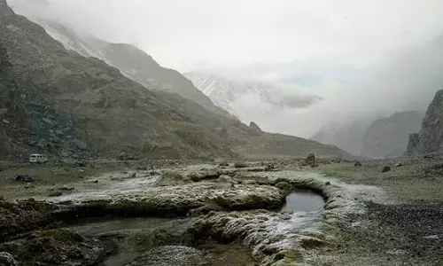 Leh: लद्दाख जाने की योजना फिलहाल टालें, प्रशासन ने जारी की एडवाइजरी Leh: लद्दाख जाने की योजना फिलहाल टालें, प्रशासन ने जारी की एडवाइजरी