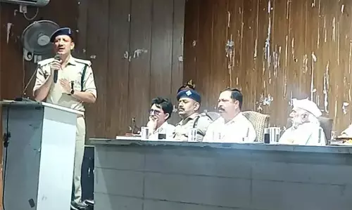 Haridwar: एसपी देहात ने एसपीओ के साथ कांवड़ यात्रा की तैयारियों की समीक्षा की Haridwar: एसपी देहात ने एसपीओ के साथ कांवड़ यात्रा की तैयारियों की समीक्षा की