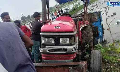 सरपंच की लापरवाही से रोपा लगाने जा रही दो महिलाओं की मौत, ट्रैक्टर पलटा सरपंच की लापरवाही से रोपा लगाने जा रही दो महिलाओं की मौत, ट्रैक्टर पलटा