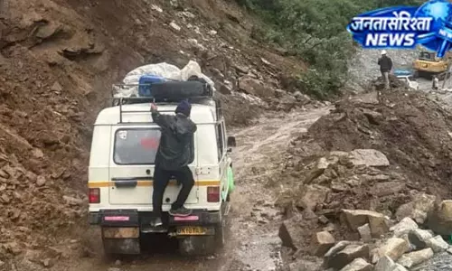 यमुनोत्री हाईवे पर भूस्खलन, यातायात प्रभावित यमुनोत्री हाईवे पर भूस्खलन, यातायात प्रभावित