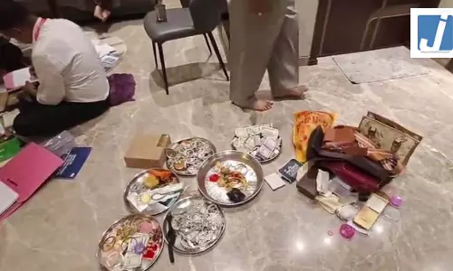 बिजली इंजीनियर की करोड़ों की संपत्ति का खुलासा, केस दर्ज बिजली इंजीनियर की करोड़ों की संपत्ति का खुलासा, केस दर्ज
