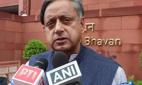 छात्र प्रदर्शन पर चर्चा की मांग, थरूर ने सरकार पर साधा निशाना छात्र प्रदर्शन पर चर्चा की मांग, थरूर ने सरकार पर साधा निशाना