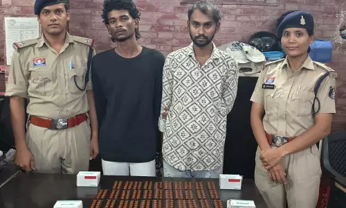 खम्हारडीह में नशीली टेबलेट के साथ 2 आरोपी गिरफ्तार खम्हारडीह में नशीली टेबलेट के साथ 2 आरोपी गिरफ्तार