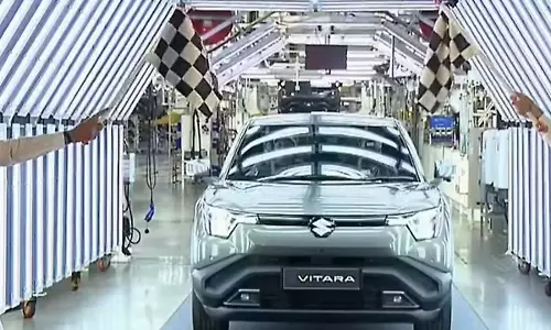 इलेक्ट्रिक SUV बाजार में ई-विटारा की धूम, ग्राहकों का बढ़ा भरोसा इलेक्ट्रिक SUV बाजार में ई-विटारा की धूम, ग्राहकों का बढ़ा भरोसा