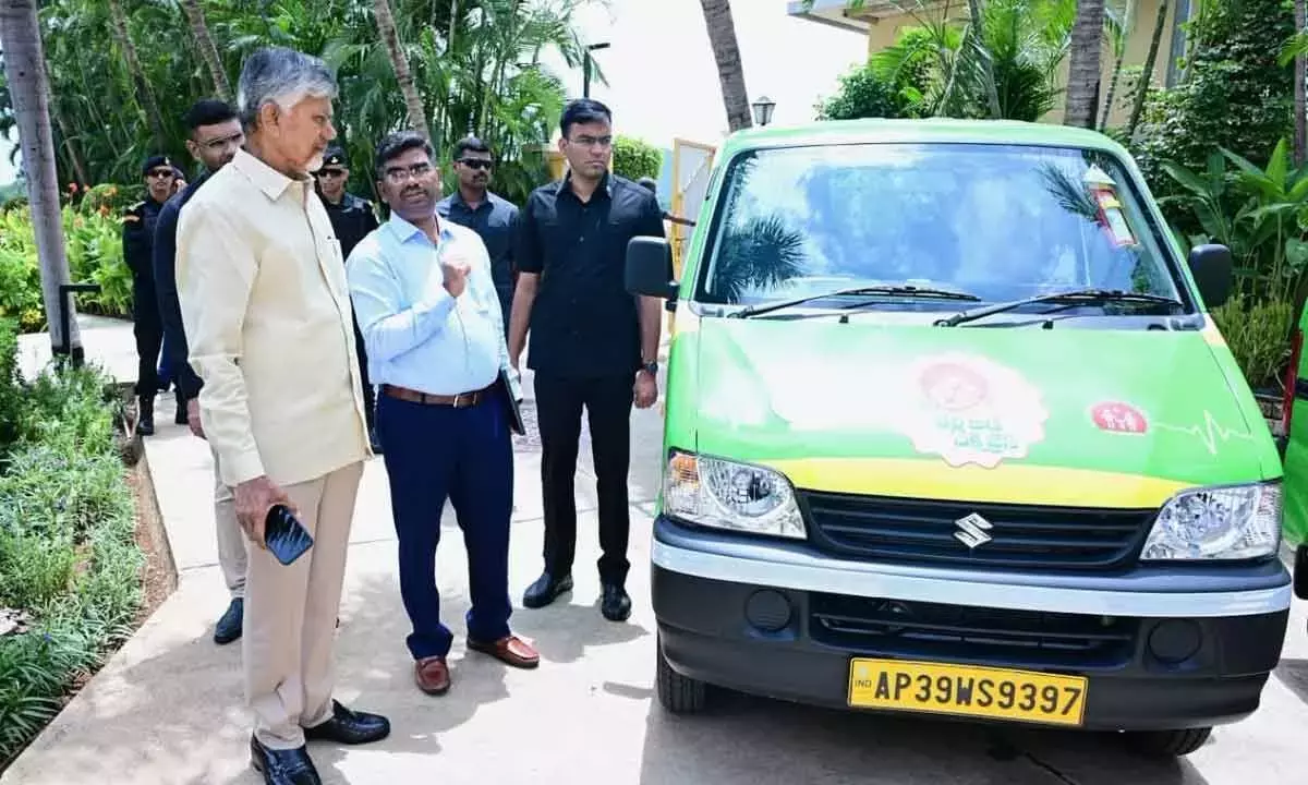 Andhra: 500 थल्ली-बिड्डा एक्सप्रेस वाहन उतारे जाएंगे Andhra: 500 थल्ली-बिड्डा एक्सप्रेस वाहन उतारे जाएंगे
