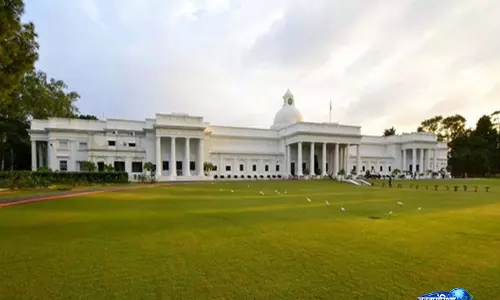 IIT रुड़की ने छात्र प्रदर्शन पर जारी एडवाइजरी को लेकर दी सफाई IIT रुड़की ने छात्र प्रदर्शन पर जारी एडवाइजरी को लेकर दी सफाई