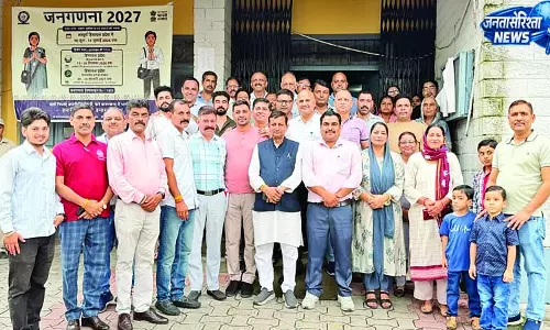 घुमारवीं नगर परिषद को मिली नई टीम, अमित कुमार बने 14वें अध्यक्ष घुमारवीं नगर परिषद को मिली नई टीम, अमित कुमार बने 14वें अध्यक्ष