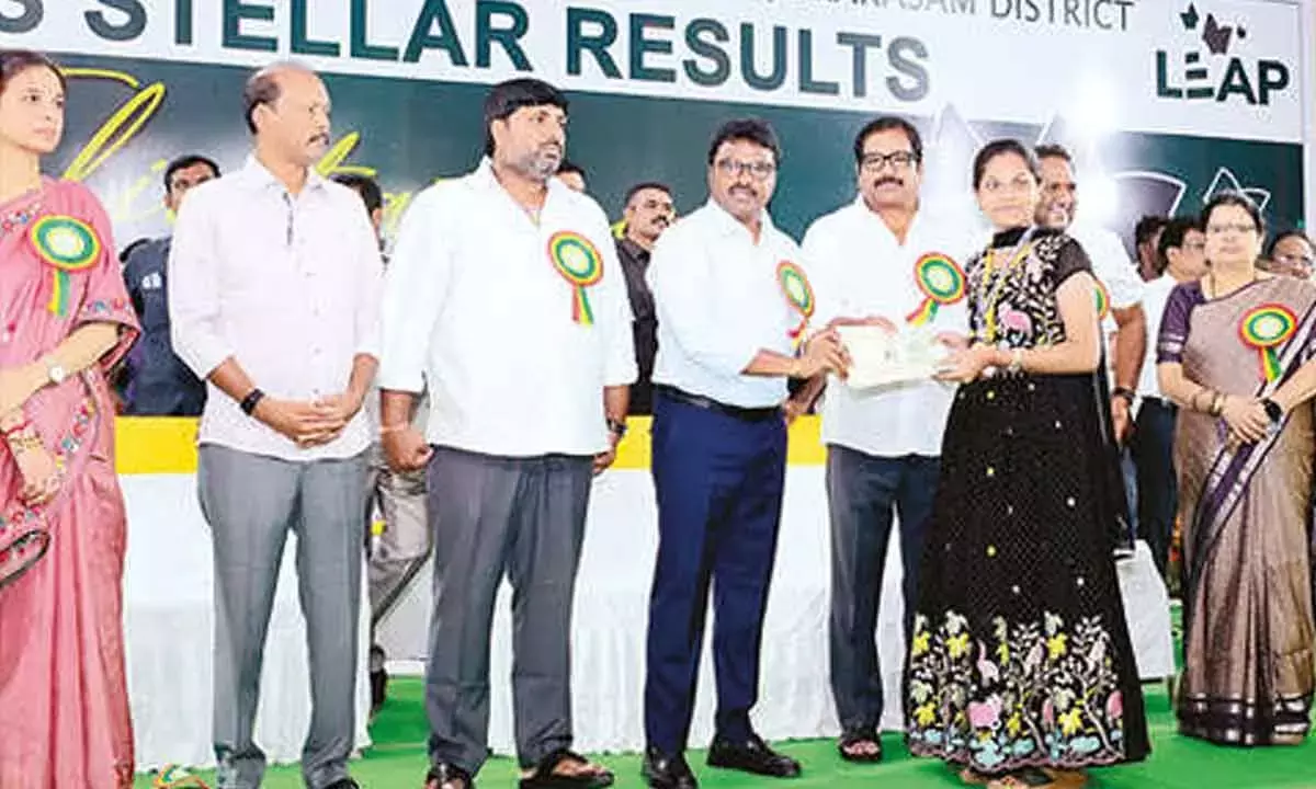 Andhra: जीएमसी में 17 नए संबद्ध स्वास्थ्य देखभाल पाठ्यक्रम Andhra: जीएमसी में 17 नए संबद्ध स्वास्थ्य देखभाल पाठ्यक्रम