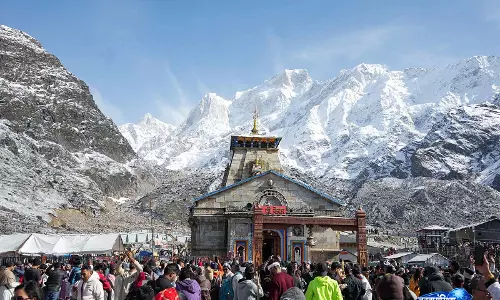 Uttarakhand: चार धाम यात्रा कुछ समय के लिए रोक के बाद फिर से शुरू हुई Uttarakhand: चार धाम यात्रा कुछ समय के लिए रोक के बाद फिर से शुरू हुई