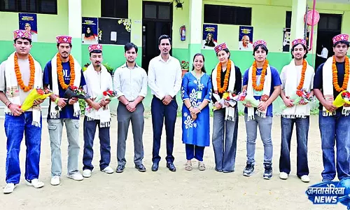 नीट में लहराया सफलता का परचम नीट में लहराया सफलता का परचम