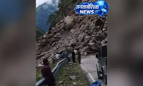भारत-चीन सीमा मार्ग पर भूस्खलन, मलबे से बढ़ी परेशानी भारत-चीन सीमा मार्ग पर भूस्खलन, मलबे से बढ़ी परेशानी