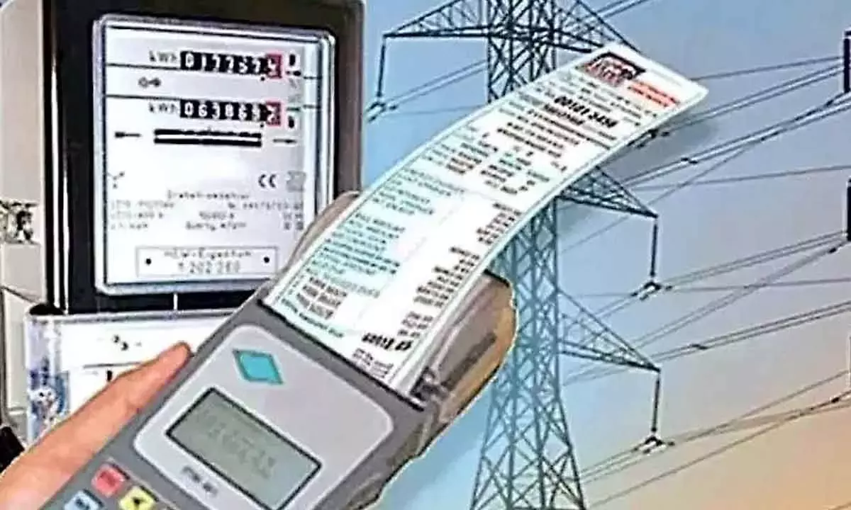Telangana: बिजली बिलों के लिए केंद्रीय फंड के इस्तेमाल पर विवाद खड़ा हो गया है Telangana: बिजली बिलों के लिए केंद्रीय फंड के इस्तेमाल पर विवाद खड़ा हो गया है
