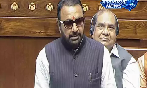 आयुष दवाओं की गुणवत्ता जांच सख्त, ई-कॉमर्स कंपनियों पर कड़े नियम लागू आयुष दवाओं की गुणवत्ता जांच सख्त, ई-कॉमर्स कंपनियों पर कड़े नियम लागू
