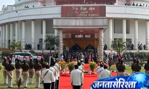 Panchayat कर प्रस्ताव पर विपक्ष हमलावर, सरकार ने बताया भ्रम फैलाने वाला मुद्दा Panchayat कर प्रस्ताव पर विपक्ष हमलावर, सरकार ने बताया भ्रम फैलाने वाला मुद्दा