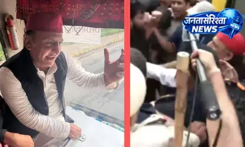 कांग्रेस के विरोध प्रदर्शन में अखिलेश की एंट्री, प्रधान के इस्तीफे की मांग कांग्रेस के विरोध प्रदर्शन में अखिलेश की एंट्री, प्रधान के इस्तीफे की मांग