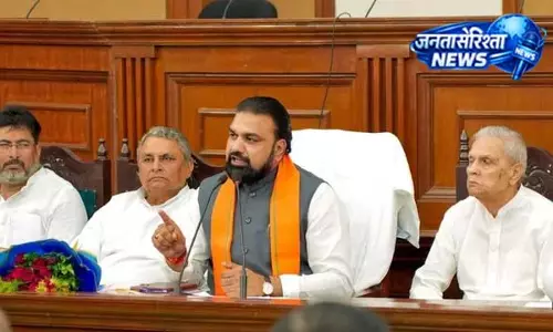 अब दाखिल-खारिज के लिए देने होंगे 200 रुपये, गरीबों को मिलेगा जमीन पर्चा अब दाखिल-खारिज के लिए देने होंगे 200 रुपये, गरीबों को मिलेगा जमीन पर्चा