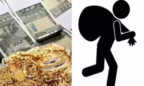 Faridabad: फरीदाबाद में चोरी से हड़कंप, एडवोकेट के घर से लाखों की नकदी और सोना गायब Faridabad: फरीदाबाद में चोरी से हड़कंप, एडवोकेट के घर से लाखों की नकदी और सोना गायब