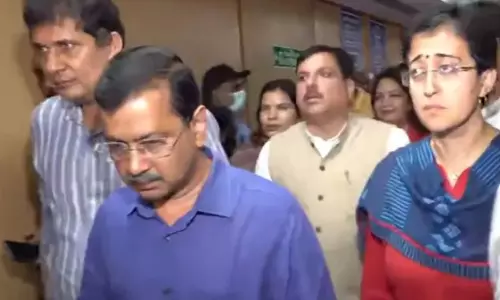 New Delhi: घायल छात्रों और पुलिसकर्मियों से मिलने आरएमएल अस्पताल पहुंचे केजरीवाल New Delhi: घायल छात्रों और पुलिसकर्मियों से मिलने आरएमएल अस्पताल पहुंचे केजरीवाल